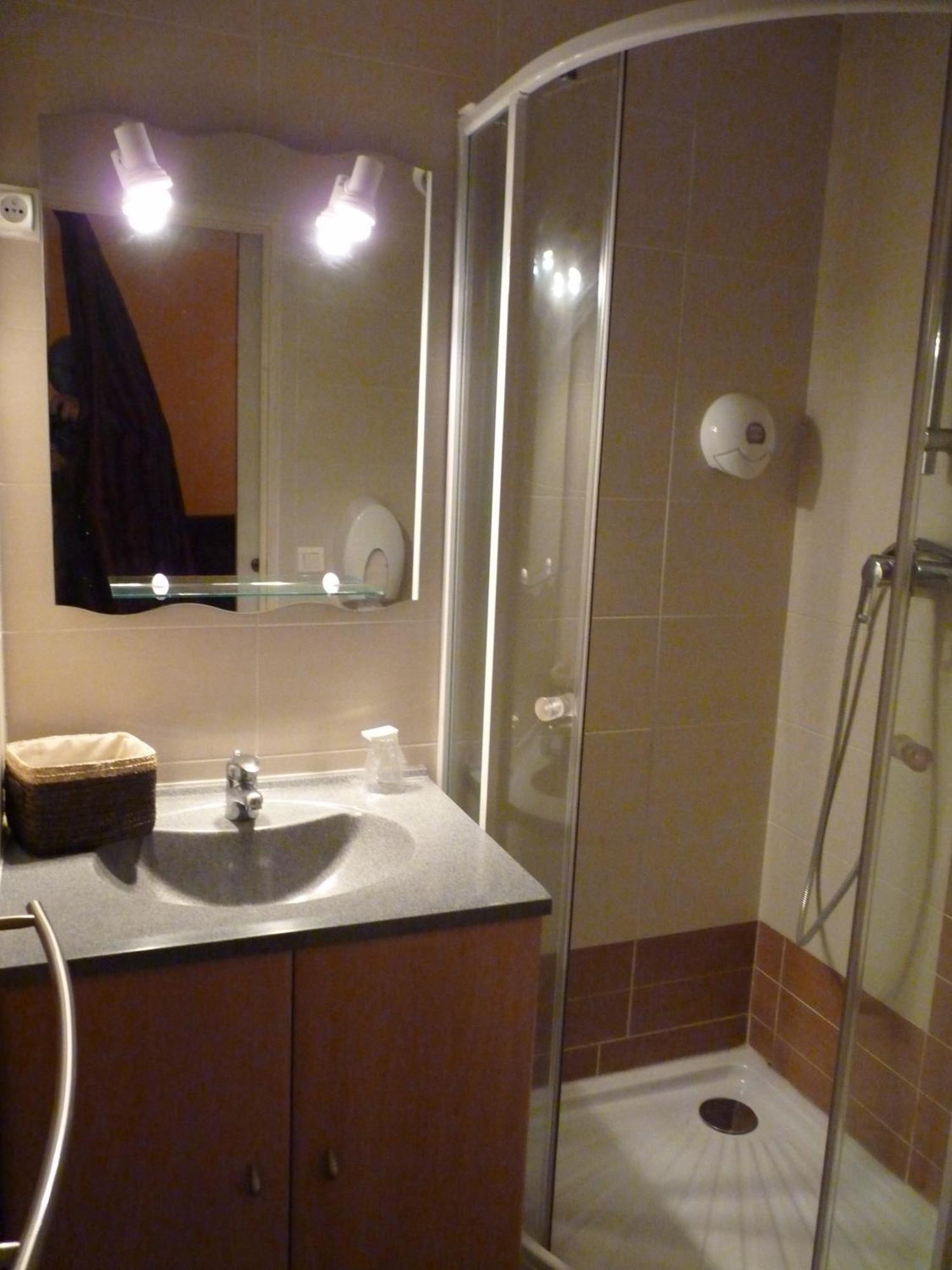 Hotel Ad Cyber-hotel 2*